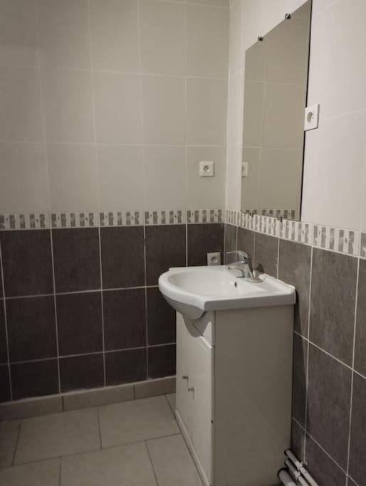 Agreable Maison Avec Parking Gratuit Apartment Amiens Ngoại thất bức ảnh